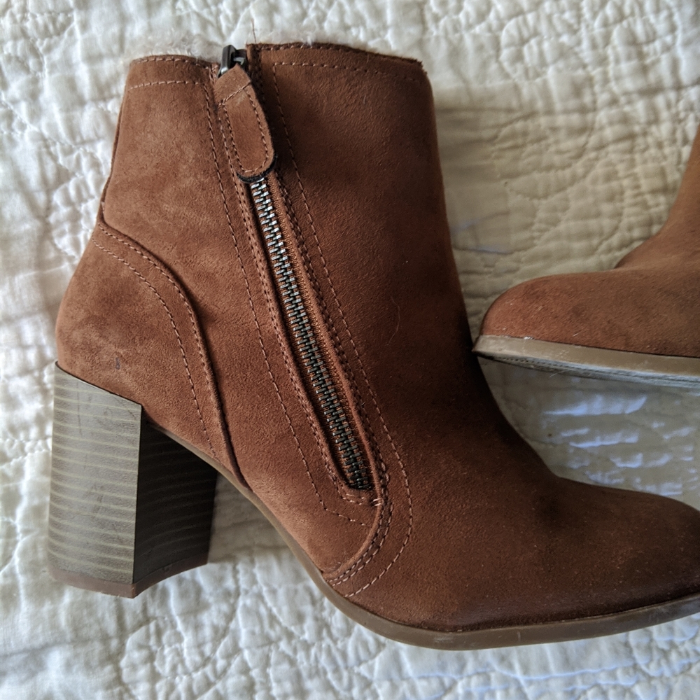 Size 9 faux sherpa-lined heeled suede boots